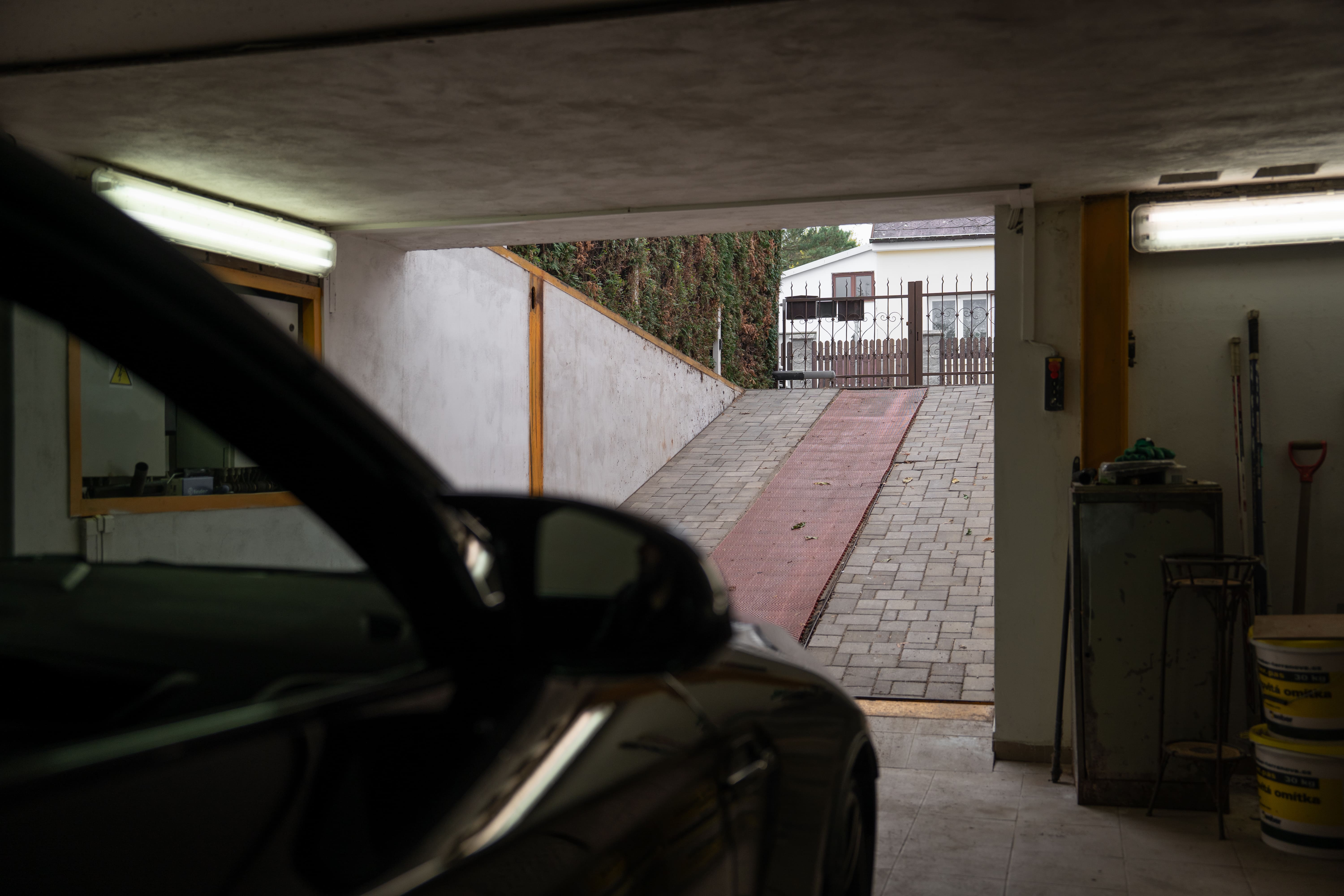Exteriér domu a zahrady - pohled 3